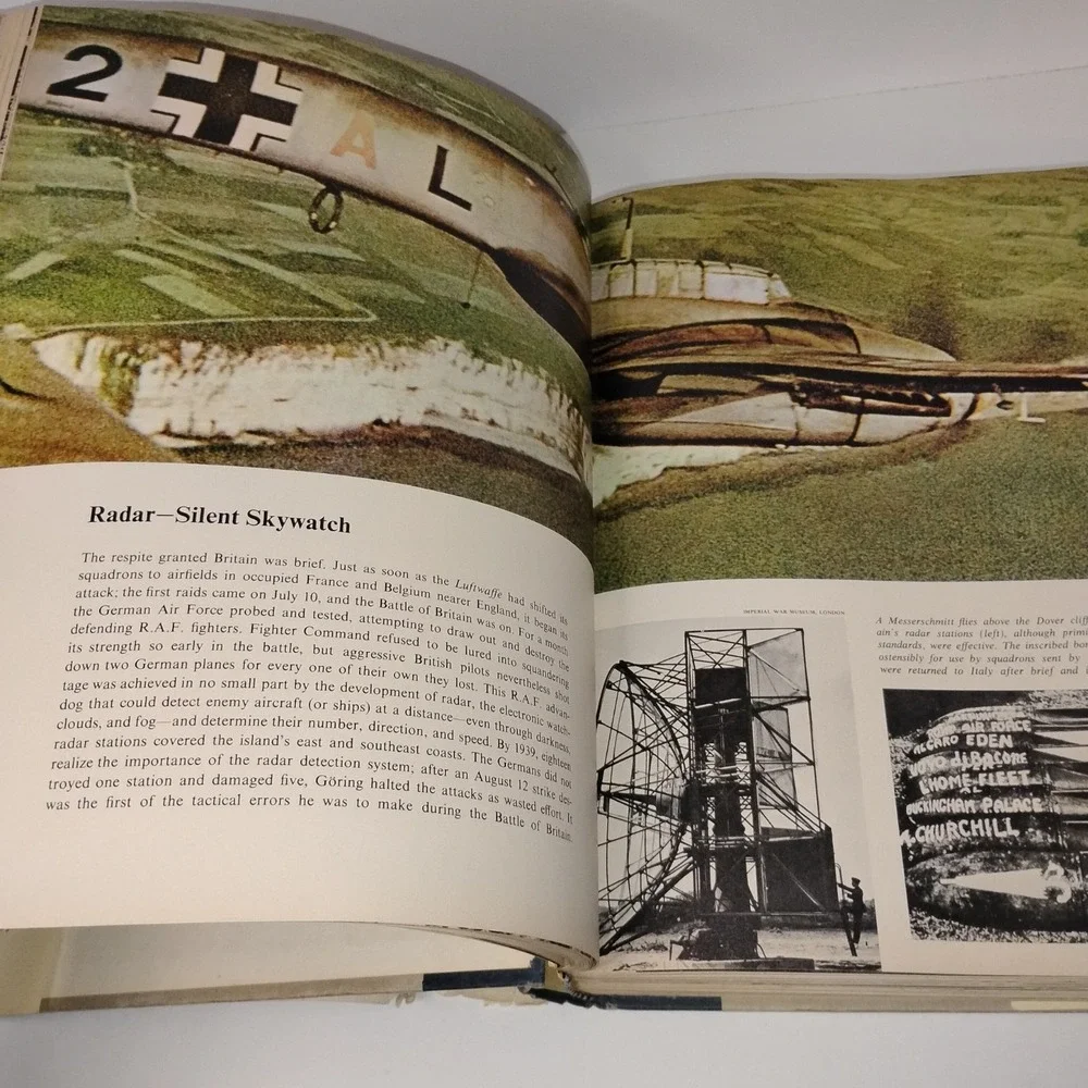 American Heritage Picture History of WWII‎ by Sulzberger ( 1966 )